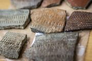 Fragmenty keramických nádob ze Súdánu jsou předmětem mezioborového výzkumu badatelů z různých koutů Evropy. Jedno z center výzkumu mezolitické a neolitické keramiky je od letošního roku v Archeologickém ústavu v Praze. 