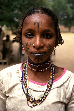 Portrét fulbské dívky z Kamerunu 