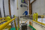 Zakrývání sondy JUICE upevněné na špičce nosné rakety Ariane 5 aerodynamickým krytem se uskutečnilo 4. dubna v montážní budově BAF (Bâtiment d'Assemblage Final) na kosmodromu Kourou ve Francouzské Guyaně.