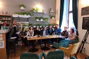 Představení projektu se konalo při úvodní besedě v Café Academia, moderátorem byl ředitel Nakladatelství Academia J. Padevět.