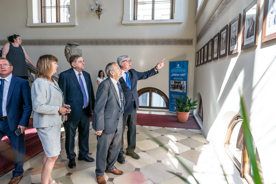 Doyen české astronomie Luboš Perek slaví sté narozeniny Akademie věd