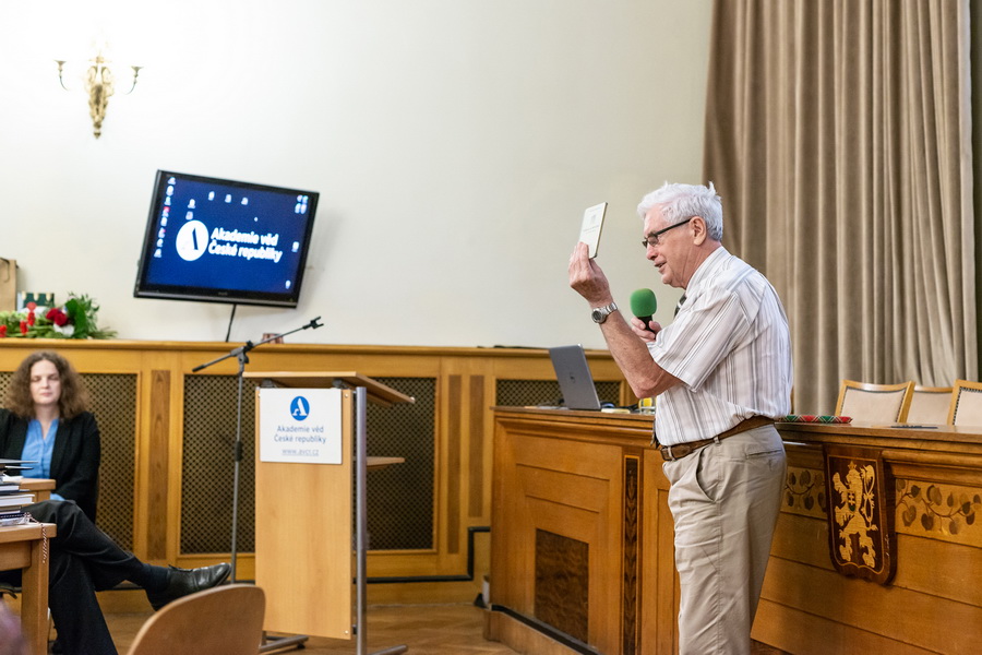 Doyen české astronomie Luboš Perek slaví sté narozeniny Akademie věd