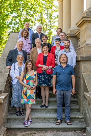 Skupinové foto oceněných, zástupců Akademie věd ČR a redakce