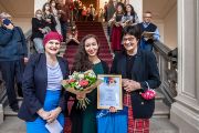 Členka rady AV ČR Markéta Pravdová, výherkyně Kateřina Mrázová a předsedkyně AV ČR Eva Zažímalová 