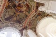Barokní nástropní malby byly často prováděny technikou fresky, tedy malby do vlhké omítky, a to na rozměrných plochách stropů a zakřivených kleneb, od nichž umělec při práci z lešení neměl dostatečný odstup…