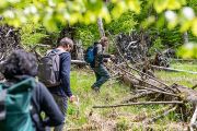 V rašeliništi stačí jeden špatný krok a člověk se může propadnout až do hloubky něco málo přes jeden metr.