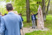 Geologickou expozici v zámeckém parku pojmenovali její tvůrci Krajem renesance proti proudu času. Přibližuje geologický vývoj Země.  