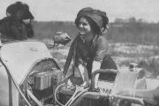 Automobilistka a závodnice Helene Morariu, známá jako „slečna bez šoféra“ (zdroj: Sport im Bild, 1911, č. 28)