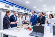 2024-06-18_Otevreni-nove-laboratore-UJF_premier-Petr-Fiala_web-097