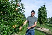 “These days, tasting the apples alone is not enough for IEB’s commercial partners. The competition is tough,” Dimitrij Tyč explains.