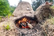 Keramická pícka. Hrnčířské nebo keramické pece jsou známé také z městského prostředí. Nejstarší doložené nálezy hrnčířských pecí z Čech archeologové datují do 13. století. 