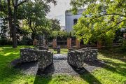 Although burials no longer occur at the Žižkov cemetery, it has continued to undergo modern transformations. In September 2022, the Jewish Community of Prague unveiled the “Return of the Stones” monument here.
