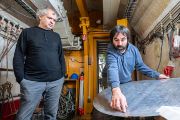 Jak se elektrony po kruhových drahách pohybují, nám vysvětlili zaměstnanci laboratoře.