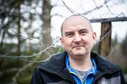 Jiří Woitsch se k tématu paměti sudetské krajiny dostal přes studium zaniklých lesních řemesel (také na Tachovsku v minulosti žili a pracovali uhlíři, dehtáři nebo smolaři).
