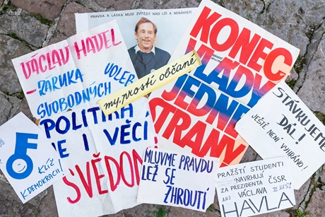 Plakáty z listopadu 1989