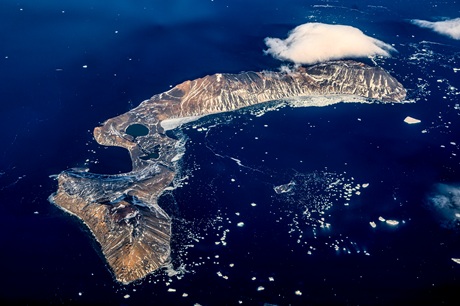 Many islands are scattered around continental Antarctica. Many islands are scattered around continental Antarctica.