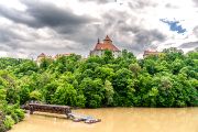 Státní hrad Veveří, který je od roku 2023 národní kulturní památkou, se tyčí na skalním ostrohu nad soutokem Svratky a Veverky. Jde o jeden z nejrozsáhlejších a nejstarších hradních areálů v České republice.