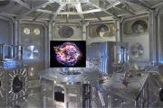 „Vesmír v krabici“, vytvoření supernovy uvnitř experimentální komory sloužící jako astrofyzikální laboratoř.