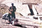 Archeogeofyzikální průzkum v Údolí králů u Luxoru, konkrétně v okolí hrobky faraóna Setiho I. (Jan Mrlina vlevo)