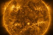 Fotografie Slunce pořízená sondou Solar Orbiter v extrémním ultrafialovém světle ze vzdálenosti zhruba 75 milionů kilometrů