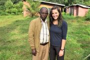 Terénní výzkum se často neobejde bez pomoci místních obyvatel. Na fotce je první autorka studie Jarmila Krásová během expedice v Etiopii v roce 2017.