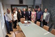 Fotografie z podpisu zakládací listiny Nadace EST (kredit: IAC). Podpisem za Astronomický ústav AV ČR byl zplnomocněn Manuel Collados Vera z Instituto de Astrofísica de Canarias.
