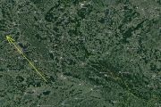 Průmět dráhy bolidu EN260623_204511 na zemský povrch (sklon dráhy k povrchu byl 30 stupňů). Bolid  začal svítit ve výšce 101 km v oblasti mezi městy Ingolstadt a Regensburg, maximální jasnost -17,4 magnitudy dosáhl ve výšce 56 km nad Norimberkem a pohasl ve výšce 34,5 km nad zemí v blízkosti města Höchstadt. Skutečná délka námi zaznamenané světelné dráhy v atmosféře je 134 km a bolid jí uletěl za 6,4 sekundy.  Stanice bolidové sítě na území ČR jsou na mapce znázorněny bílými čtverci s černým středem.