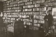 T. G. Masaryk v nové knihovně na Hradě, 1925