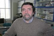 Profesor Jan Zima (1952–2019) se ve svém výzkumu zabýval srovnávací a evoluční cytogenetikou, systematikou, fylogenezí savců a dalších obratlovců a rovněž ochranářskou biologií. Patřil mezi kapacity v oboru a uznávané autority.