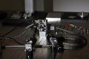 Mechanismus pro přepínání laserových paprsků v aparatuře mise vyvíjí konsorcium čtyř ústavů Akademie věd.