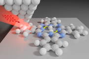 Tautomerizace molekuly ftalocyaninu je řízena lokálním osvitem pomocí atomárně ostrého hrotu