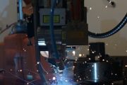 Ústav přístrojové techniky AV ČR / Vyvíjená aplikační hlava pro nový druh technologie hybridního svařování Laser-MIG