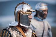 Členové historické skupiny s replikami římského vybavení při vystoupení v Návštěvnickém centru Mušov – Brána do Římské říše. 