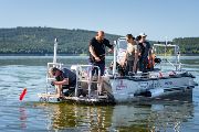 K odlovu sumců používají vědci metodu tzv. dlouhých šnůr, kdy je ve vodě nataženo dlouhé lanko s návnadami v pravidelných rozestupech. 