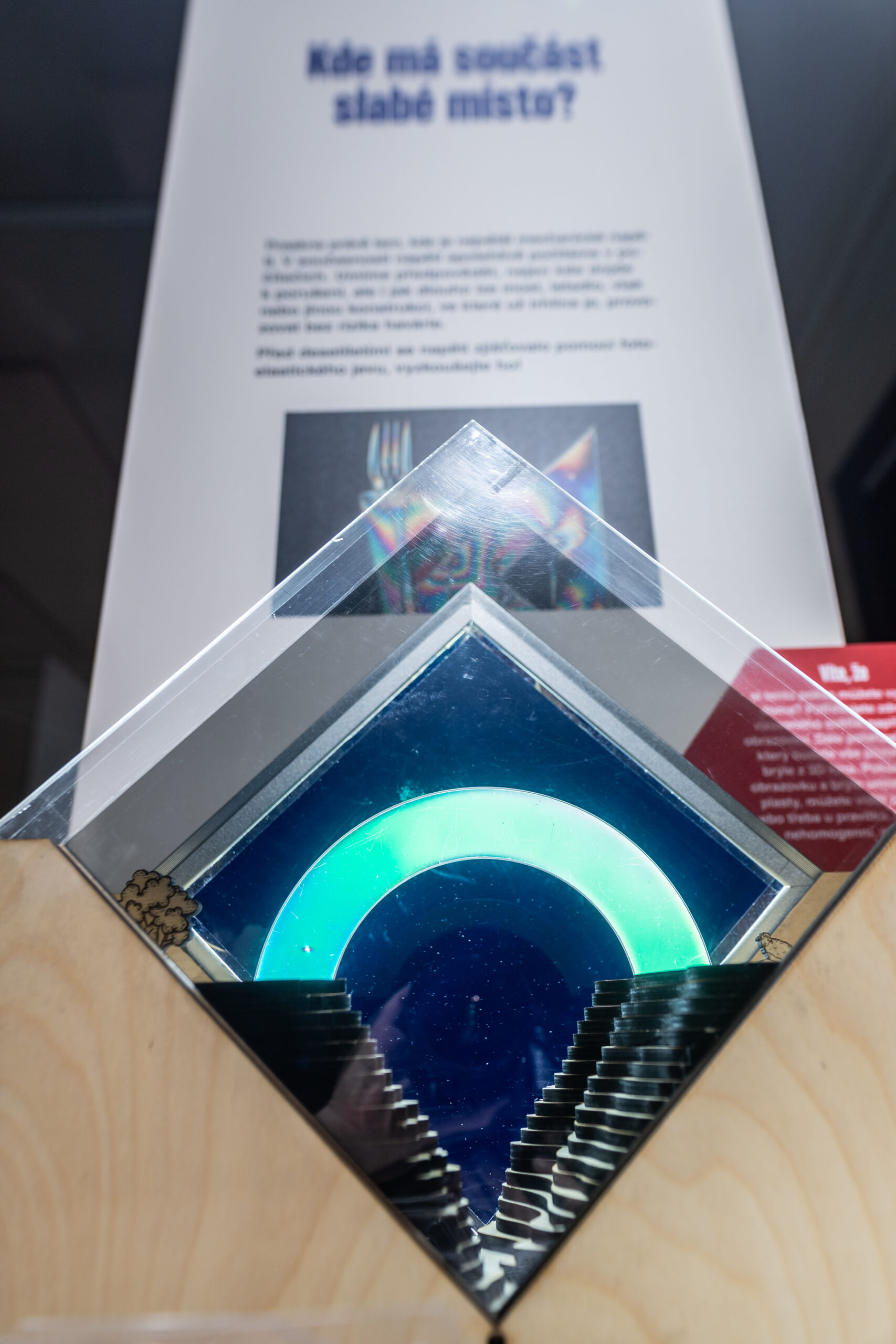 TZ ÚFM_VIDA!_Geniální materiíál_02