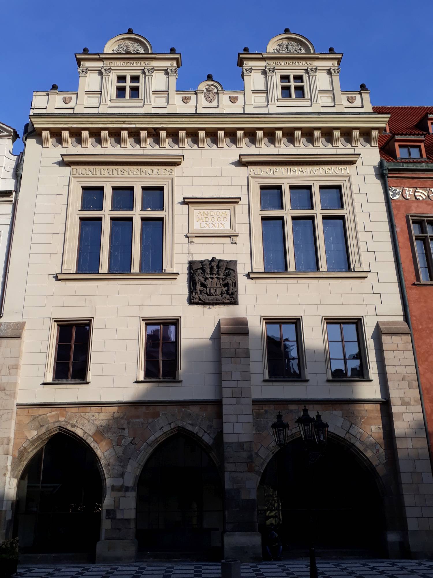 Pamětlivi důstojnosti usilujme o nejlepší